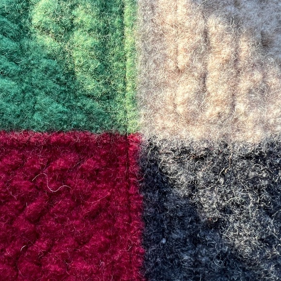 Toddler’s size Large. 100% pure Ireland wool, made in Ireland. Amazing colors. - Picture 3 of 8